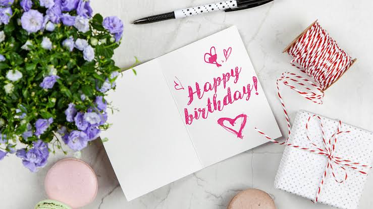 Happy Birthday Flowers Message: What to Actually Write on the Card post thumbnail image